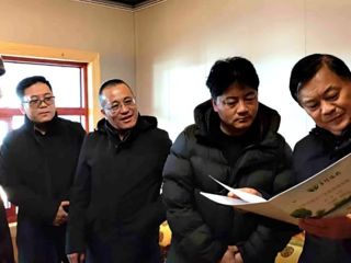 吕刚赴同德兴海调研督导重点工作