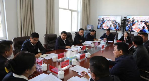 熊元来在兴海县接待来访群众并调研秋季开学工作